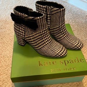 Kate spade boots with black bow size 8